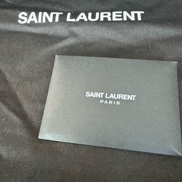 SAINT LAURENT ENVELOPE BAG WITH ICONIC CHEVRON QUILT OVERSTITCHING. - Picture 5 of 9